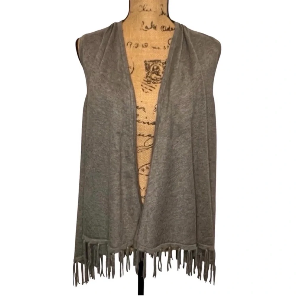 Heather Gray Vest with fringe edge medium